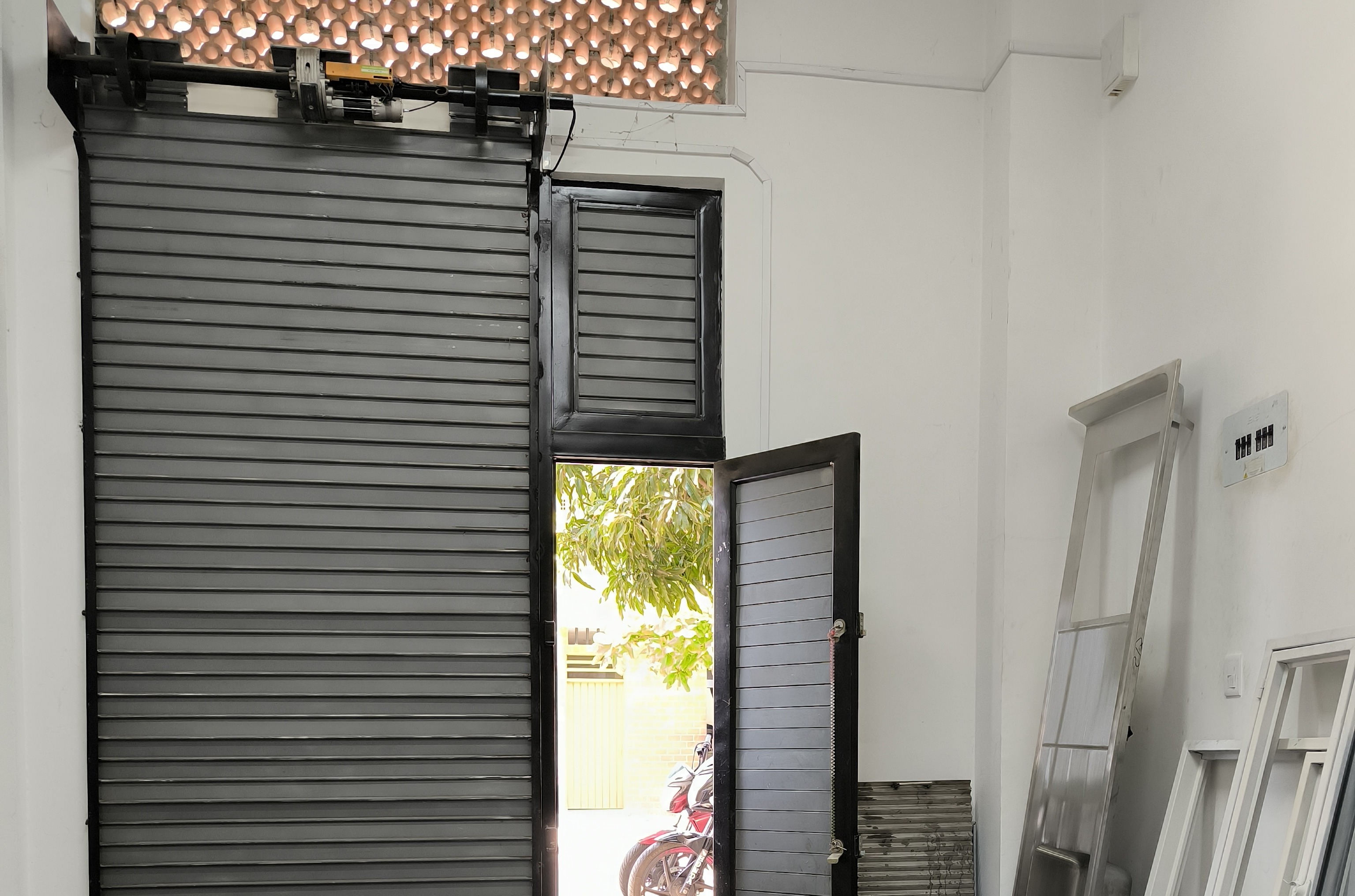 Puerta automática de garaje